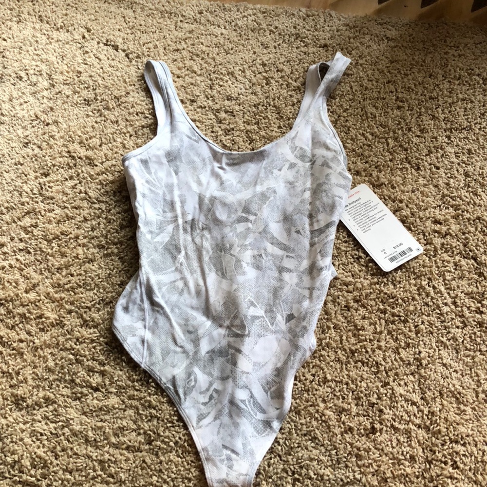LE lululemon bodysuit